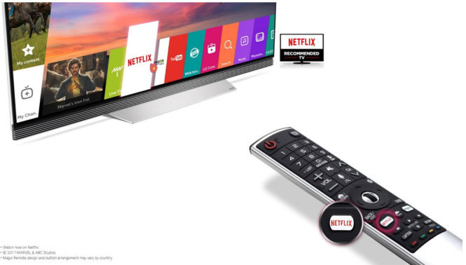 Người dùng có thể tự trải nghiệm tính năng mới của TV LG 2017 bao gồm phím bấm Netflix ở các showroom - Ảnh: LG