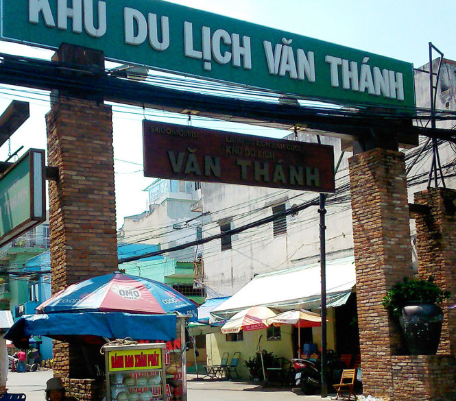 VT Cổng vào của khu du lịch Văn Thánh nằm trên đường Điện Biên Phủ, phường 22, Bình Thạnh, TP.HCM. Ảnh Hồ Tường