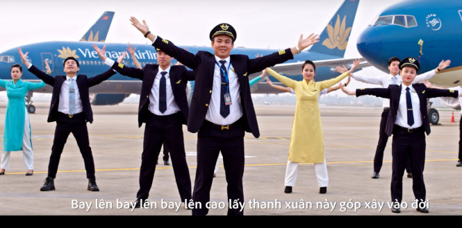 Hình ảnh vui tươi, sôi động trong clip ca nhạc “Bay lên Việt Nam” của VNA. Ảnh: Cắt từ clip.