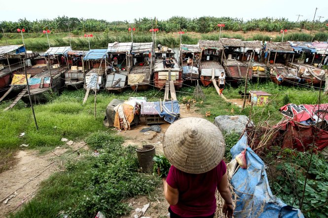 Một ngôi làng sống trên thuyền dọc bãi bồi ven sông Hồng tại khu vực quận Tây Hồ, Hà Nội - Ảnh: Nguyễn Khánh