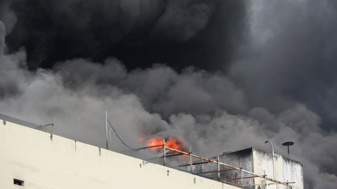 Nguyên nhân ban đầu vụ cháy tại Công ty TNHH Kwong Lung - Meko được xác định do chập điện - Ảnh: LÊ DÂN