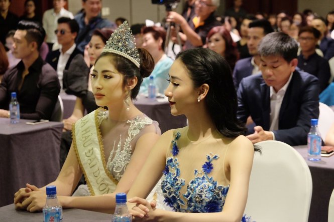 Hoa hậu đại dương Việt Nam 2014 Đặng Thu Thảo (đội vương miện) trong buổi họp báo chiều 28-3 - Ảnh: MINH TRANG