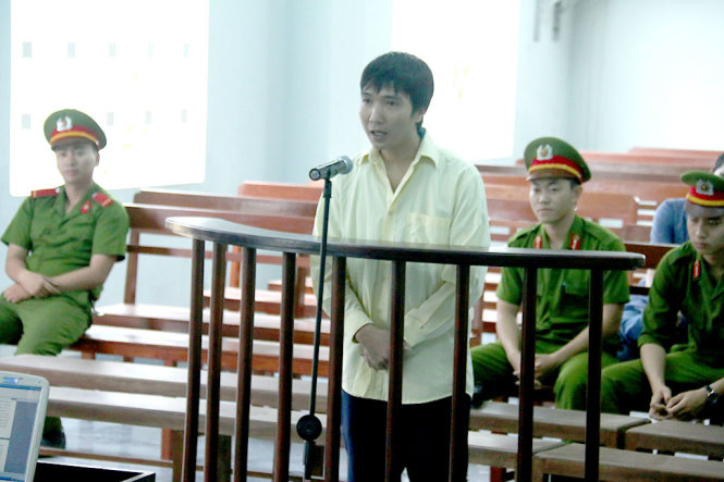 Bị cáo Nguyễn Mạnh Hùng tại phiên xét xử - Ảnh: T.X