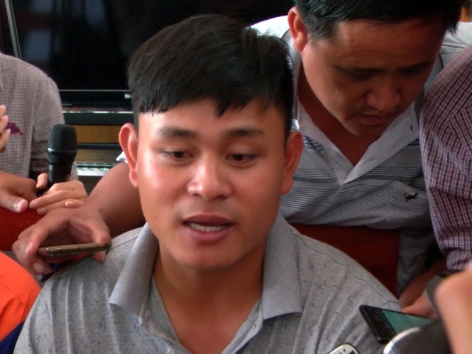 Sỹ quan bong Hoàng Tiến Khôi kể lại sự việc tàu Hải Thành 26 bị đâm chìm - Ảnh: Quỳnh Giang