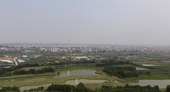 Một khu vực bờ sông Hồng gần chân cầu Long Biên chưa cho thấy có sự quy hoạch - Ảnh: Việt Dũng
