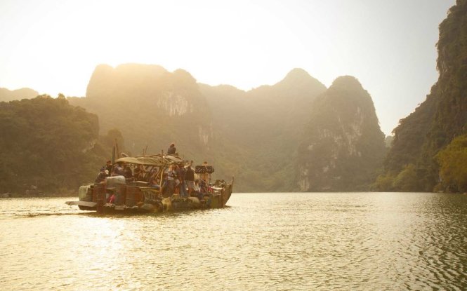 Hình ảnh đoàn phim Kong: Skull Island khi quay hình tại Việt Nam
