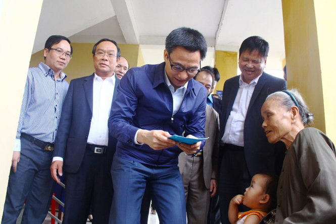 Trưa 30-3, Phó thủ tướng Vũ Đức Đam đã đến thăm Trạm y tế xã Phú Thanh (huyện Phú Vang, tỉnh Thừa Thiên – Huế) - Ảnh: MINH AN