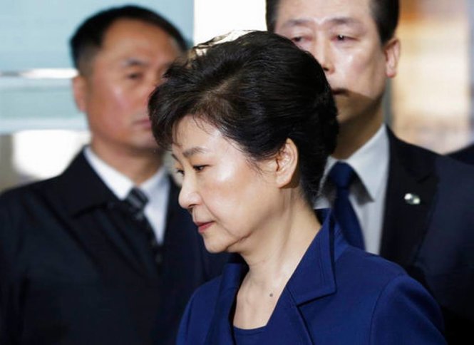 Bà Park Geun Hye đến Tòa án Quận Trung tâm Seoul để dự phiên điều trần xem xét việc bắt giữ bà hôm 30-3 - Ảnh: AFP