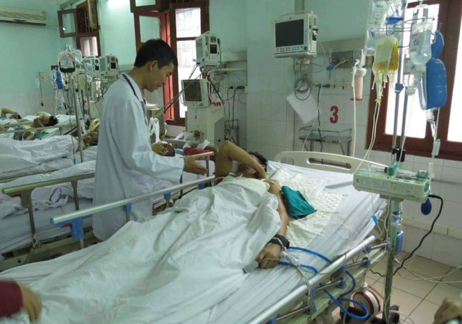 Bệnh nhân Minh vẫn đang được tiếp tục theo dõi sau khi cứu sống trong tình trạng tim ngưng đập, đồng tử giãn hết cỡ - Ảnh: TIẾN THẮNG