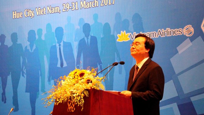Bộ trưởng Bộ GD-ĐT Phùng Xuân Nhạ phát biểu bế mạc hội nghị - Ảnh: M. Tự