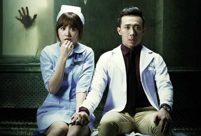 Trấn Thành và Hari Won trong phim Bệnh viện ma - Ảnh: HTV2