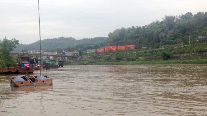 Lũ trên sông Hồng tại Lào Cai vào chiều 31-3 - Ảnh: Hải Minh