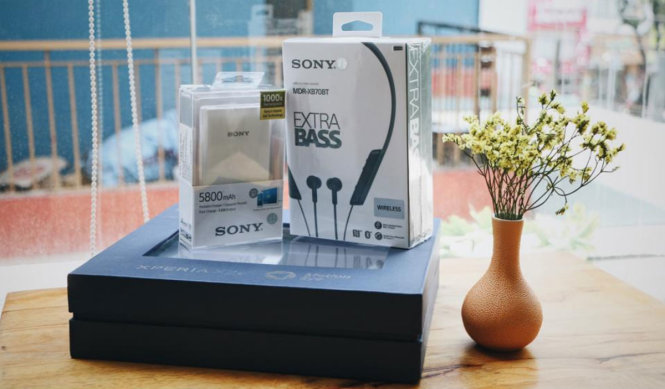 Bộ quà tặng trị giá đi kèm smartphone Sony Xperia XZs khi mua tại FPT Shop