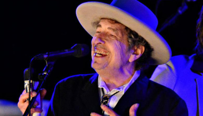 Bob Dylan trong một buổi trình diễn hồi năm 2012 - Ảnh: Reuters
