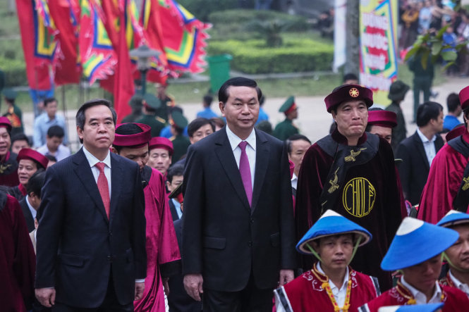 Chủ tịch nước Trần Đại Quang và các đại biểu làm Lễ dâng hương tại đền Hùng