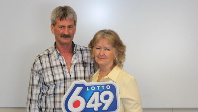Cặp vợ chồng Barbara và Douglas Fink -
 Ảnh: Western Canada Lottery Corporation
