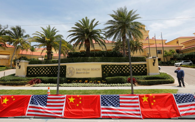 Lực lượng an ninh bảo vệ tại The Eau Palm Beach Resort and Spa - nơi ông Tập trú ngụ trong thời gian gặp gỡ ông Trump - Ảnh: Reuters