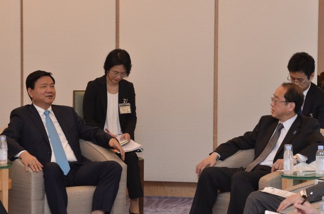 Bí thư Thành ủy TP.HCM cùng đoàn đại biểu cấp cao TP.HCM đã đến chào xã giao ông Hiroto Izumi – Cố vấn cấp cao Thủ tướng Nhật Bản tại phủ Thủ tướng - Ảnh: THUẬN THẮNG