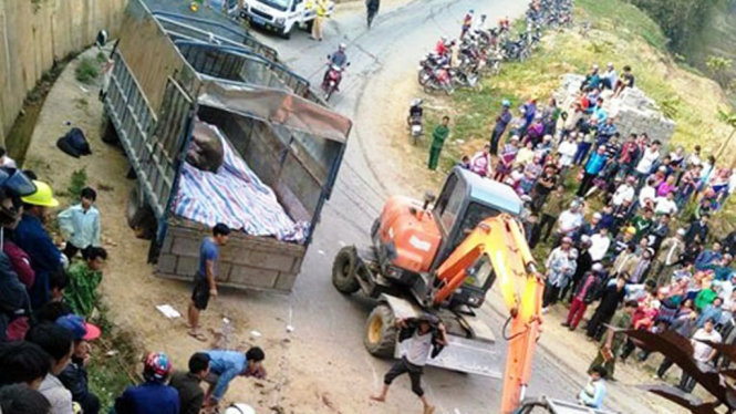 Xe chở trâu bị lật tại xã Cán Cấu, huyện Si Ma Cai, tỉnh Lào Cai