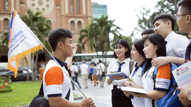 Sinh viên trường Cao đẳng nghề Du lịch Sài Gòn trong giờ thực hành