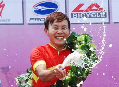 Nguyễn Thị Thật thắng chặng thứ hai liên tiếp ở Giải đua xe đạp nữ vòng quanh Thái Lan 2017. Ảnh Thailandcycling