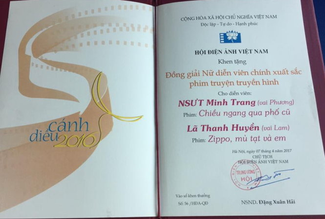 Bằng chứng nhận đồng giải nữ diễn viên chính xuất sắc phim truyền hình của nghệ sĩ Minh Trang và Lã Thanh Huyền