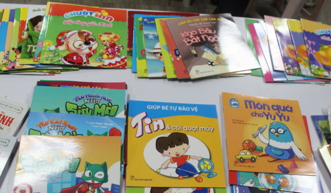 Những cuốn sách thiếu nhi Nhà Xuất bản Trẻ tặng cho tủ sách Trường tiểu học Tích Tuệ, TP Tân Đài Bắc, Đài Loan - Ảnh: Hà Bình