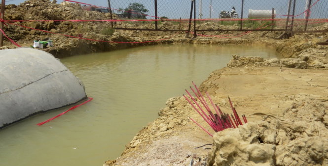 Hố công trình cống thoát nước nơi cháu Trung bị lọt hố và tử vong - Ảnh: Quốc Nam