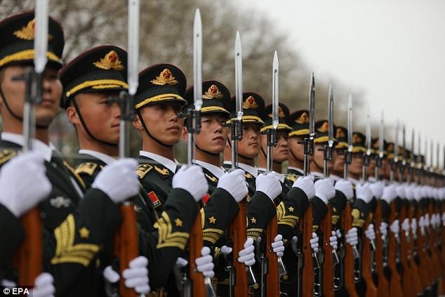 Các binh sĩ của Quân giải phóng Nhân dân Trung Quốc - Ảnh: EPA