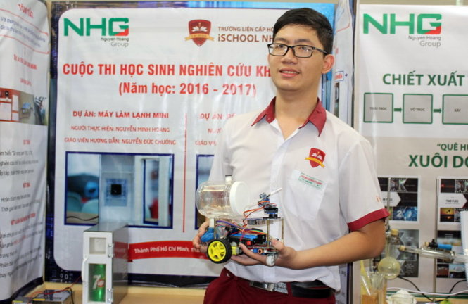 Nguyễn Chí Phú, học sinh iSChool Nha Trang là chủ nhân của sáng chế robot cứu hỏa mini.