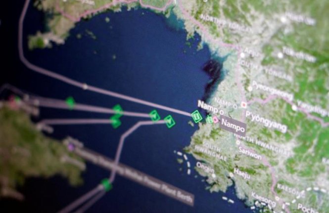 Hình ảnh chụp lại màn hình của ứng dụng Thomson Reuters Eikon theo dõi hành trình di chuyển của tàu hàng cho thấy các tàu chở hàng CHDCND Triều Tiên đang chở than về lại cảng Nampo của nước này - Ảnh: Reuters