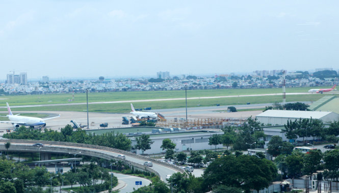Vietstar Air sẽ được xem xét cấp phép kinh doanh vận chuyển hàng không sau khi đã hoàn thành việc xây dựng thêm nhà ga hành khách và sân đỗ tàu bay- Một góc Cảng hàng không Tân Sơn Nhất- Ảnh: TUẤN PHÙNG