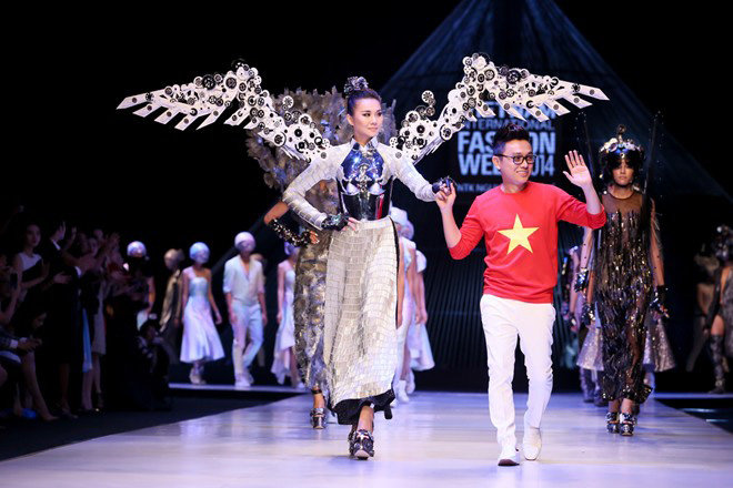 NTK Nguyễn Công Trí mở màn cho Tuần lễ thời trang quốc tế Việt Nam