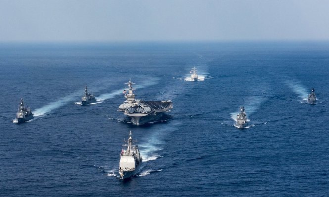 Tàu sân bay USS Carl Vinson, tàu USS Wayne E Meyer, tàu USS Lake Champlain và các tàu khu trục Mỹ đang tham gia một cuộc tập trận hồi tháng 3 năm nay - Ảnh: EPA