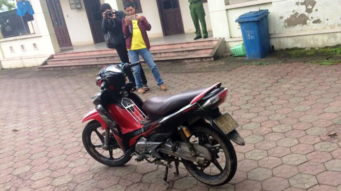 Xe máy do V. và Y. đi gây tai nạn hiện công an tạm giữ - Ảnh: VĂN ĐỊNH