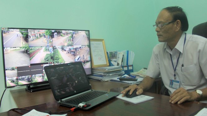 Hình ảnh từ các điểm đặt camera giám sát lâm tặc ở các xã được truyền về trụ sở UBND huyện Cư Mgar - Ảnh: B.D