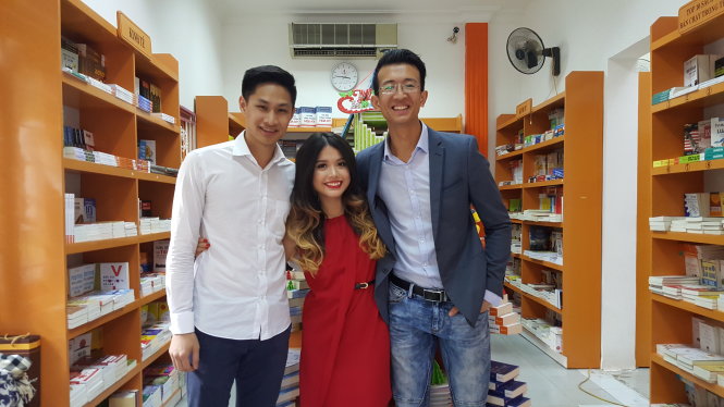 Từ trái sang: Phạm Anh Đức, Hồ Thu Hương và Nguyễn Phan Linh, tác giả của dự án Hộ chiếu xanh đi quanh thế giới - Ảnh: NVCC
