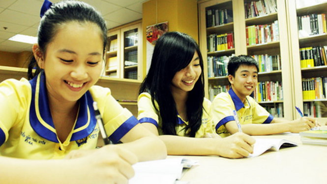 Giờ tự học trong thư viện của học sinh trường THCS và THPT Việt Anh