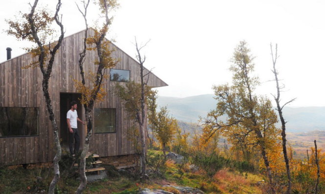 Ngôi nhà gỗ hòa mình vào khung cảnh thiên nhiên thanh bình, tĩnh lặng - Ảnh: inhabitat