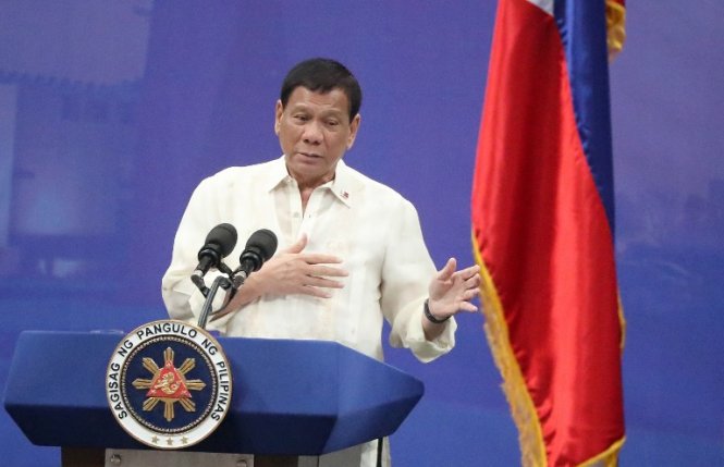 Ông Duterte phát biểu tại Qatar ngày 15-4 - Ảnh: MB