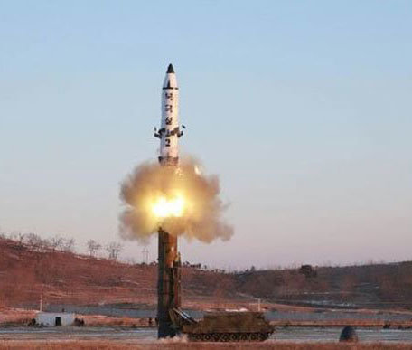 Tên lửa tầm trung KN-15 của Triều Tiên - Ảnh: CSIS