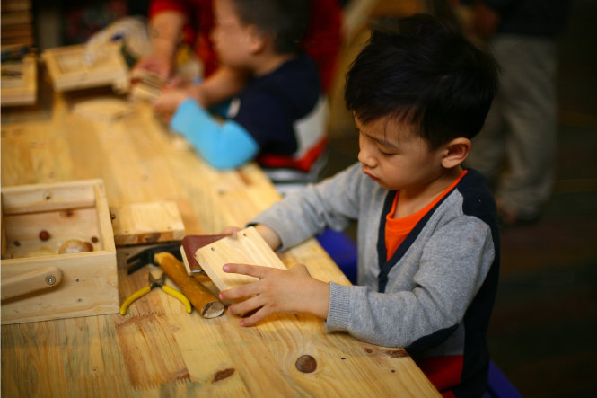 Những đồ dùng trong bộ đồ chơi STEM được thiết kế để phù hợp với lứa tuổi của trẻ em - Ảnh: Xưởng Sáng Tạo