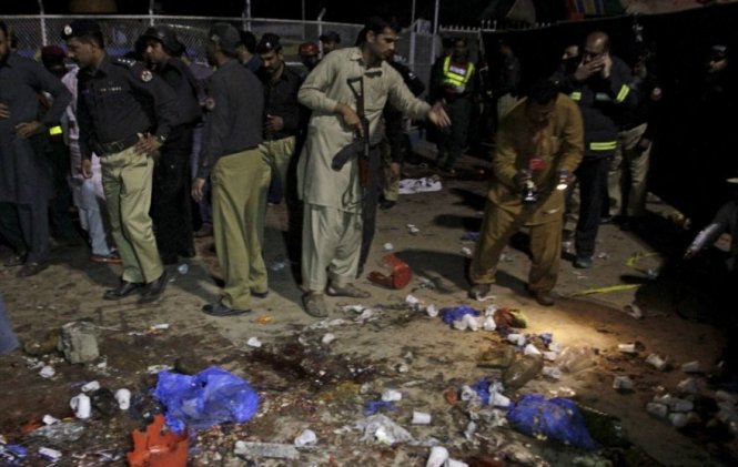 Hiện trường vụ đánh bom liều chết đẫm máu nhắm vào người Công giáo ở Lahore năm 2016 - Ảnh: Reuters