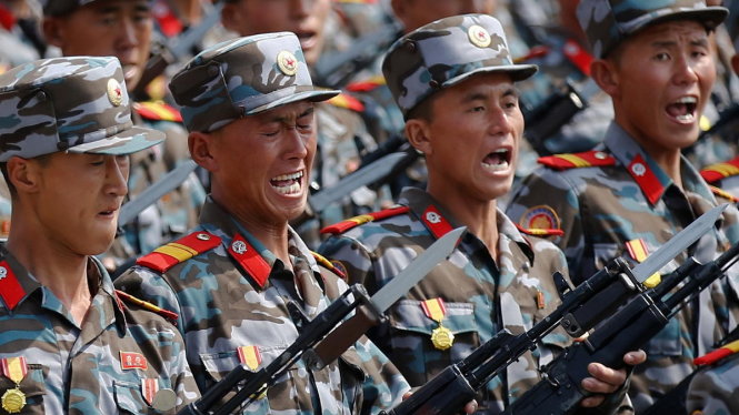 Binh lính Triều Tiên trong lễ duyệt binh ngày 15-4 - Ảnh: Reuters