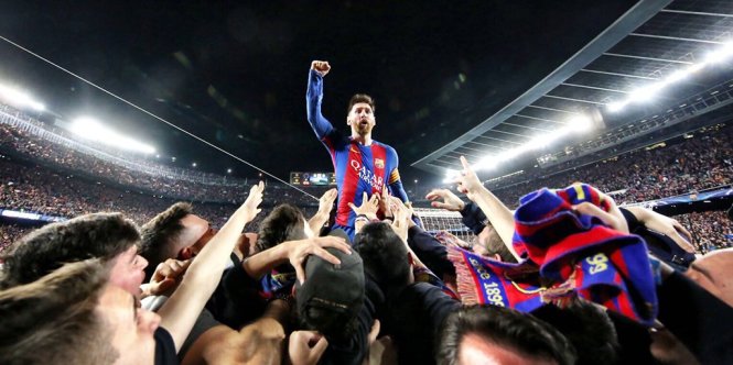 Messi ăn mừng sau chiến thắng trước PSG ở trận lượt về. Ảnh: THE GUARDIAN