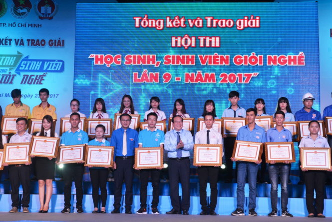 Các thí sinh đạt giải cao trong Hội thi tay nghề ASEAN - Ảnh: DUYÊN PHAN