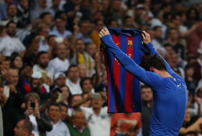 Messi ăn mừng bàn thắng ấn định chiến thắng 3-2 cho Barca. Ảnh: REUTERS