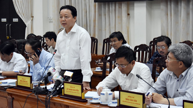 Bộ trưởng Trần Hồng Hà kết luận tại buổi làm việc tối nay 25 - 4 - Ảnh: Bửu Đấu
