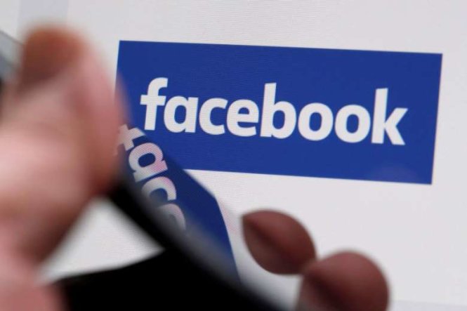 Mạng Facebook đã bị nhiều người lợi dụng để phát tán các hành vi ghê tởm như cưỡng hiếp, giết người... - Ảnh: REUTERS