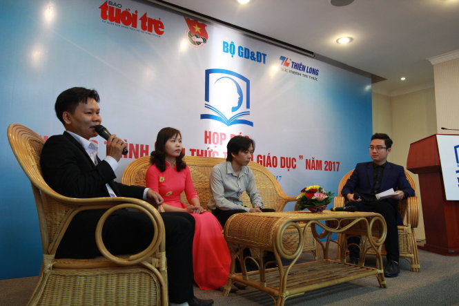 Ba tác giả của các công trình tiêu biểu đạt giải trong năm 2016 giao lưu tại buổi họp báo - Ảnh: Hà Thanh